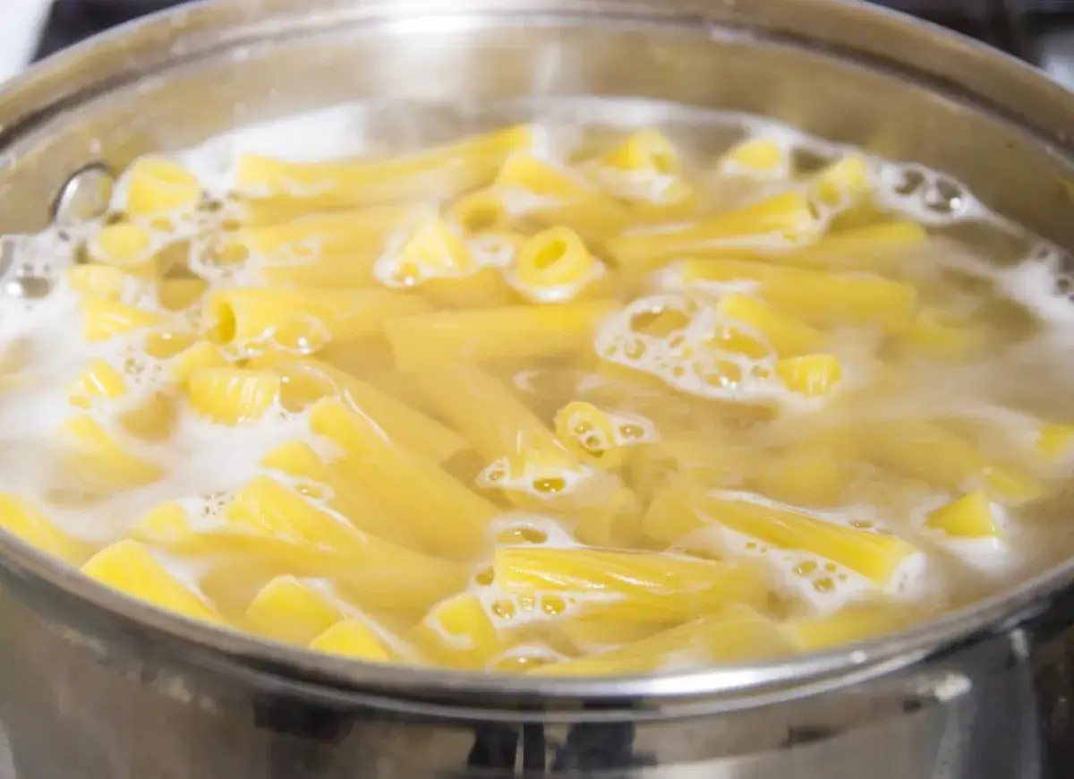 Gotowanie makaronu al dente w garnku