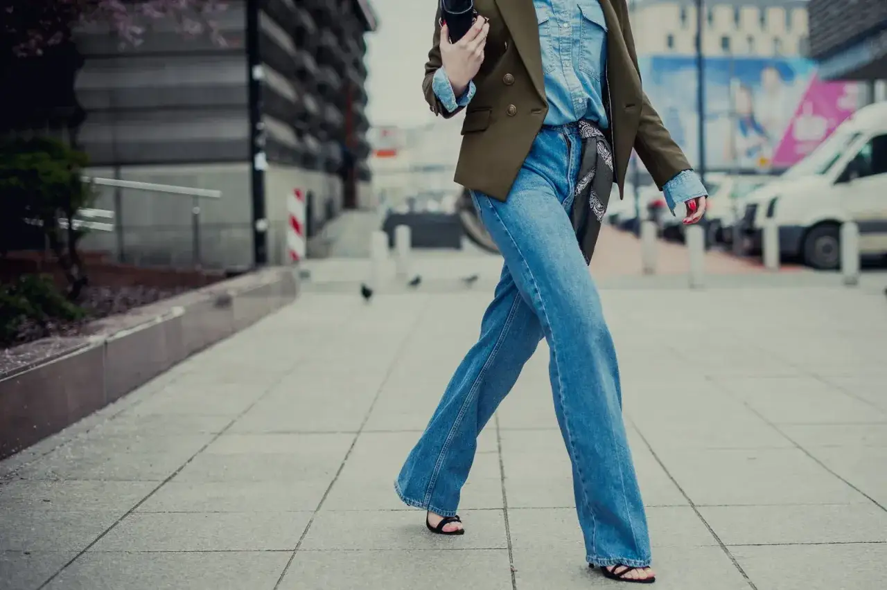 stylizacje z bandaną na spodniach streetwear rock festiwal