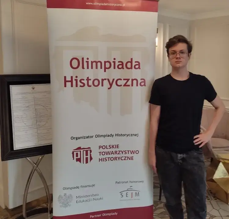 Schemat etap&oacute;w Olimpiady Historycznej