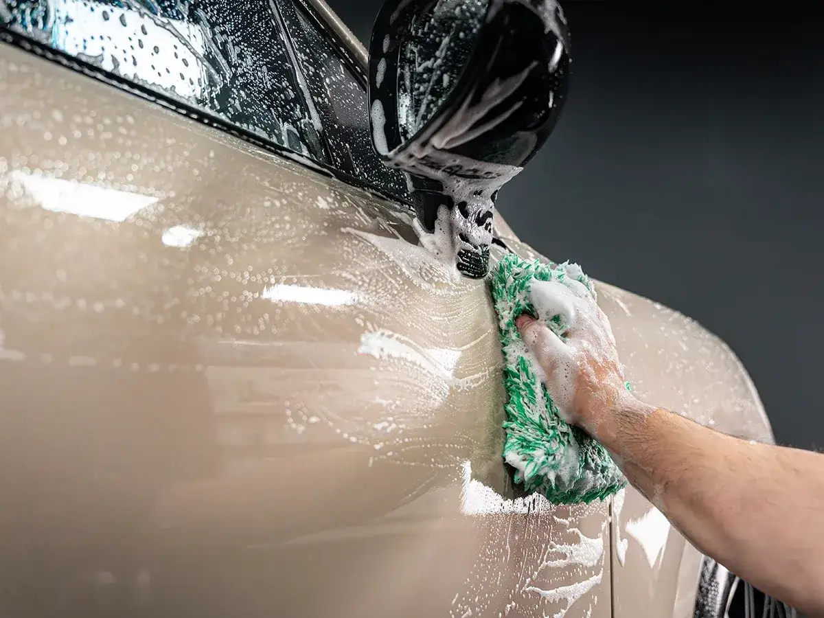 auto z powłoką ceramiczną efekt hydrofobowy