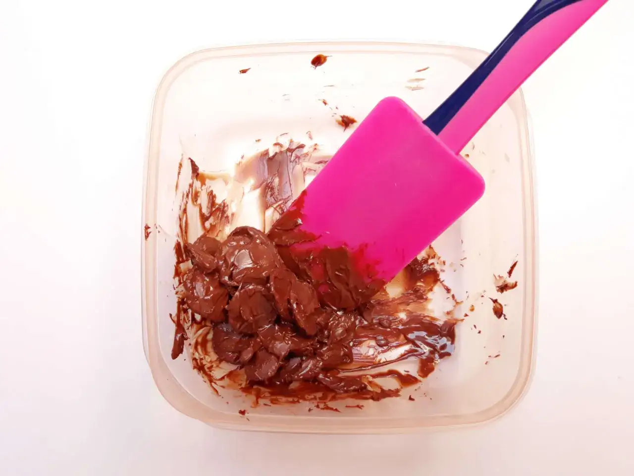 rozpuszczanie czekolady w mikrofalówce