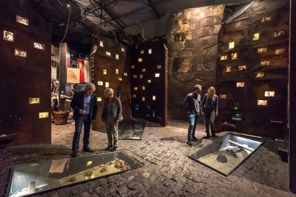 wnętrze Muzeum Powstania Warszawskiego
