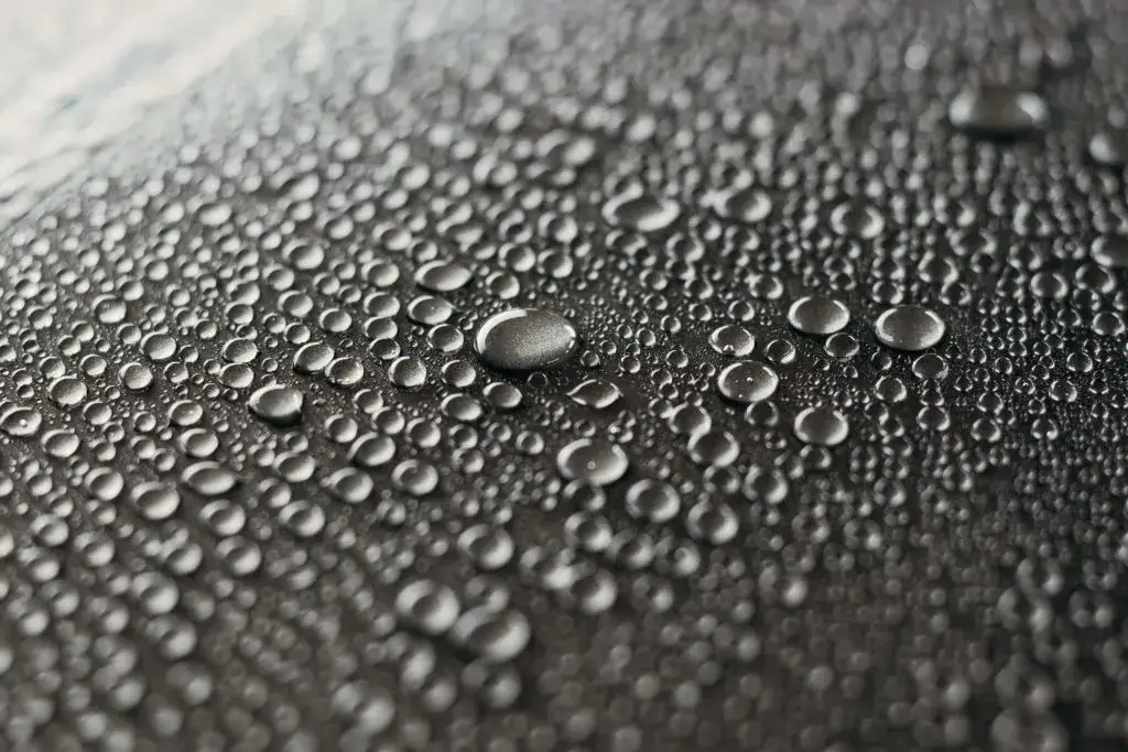 efekt hydrofobowy wosku na lakierze