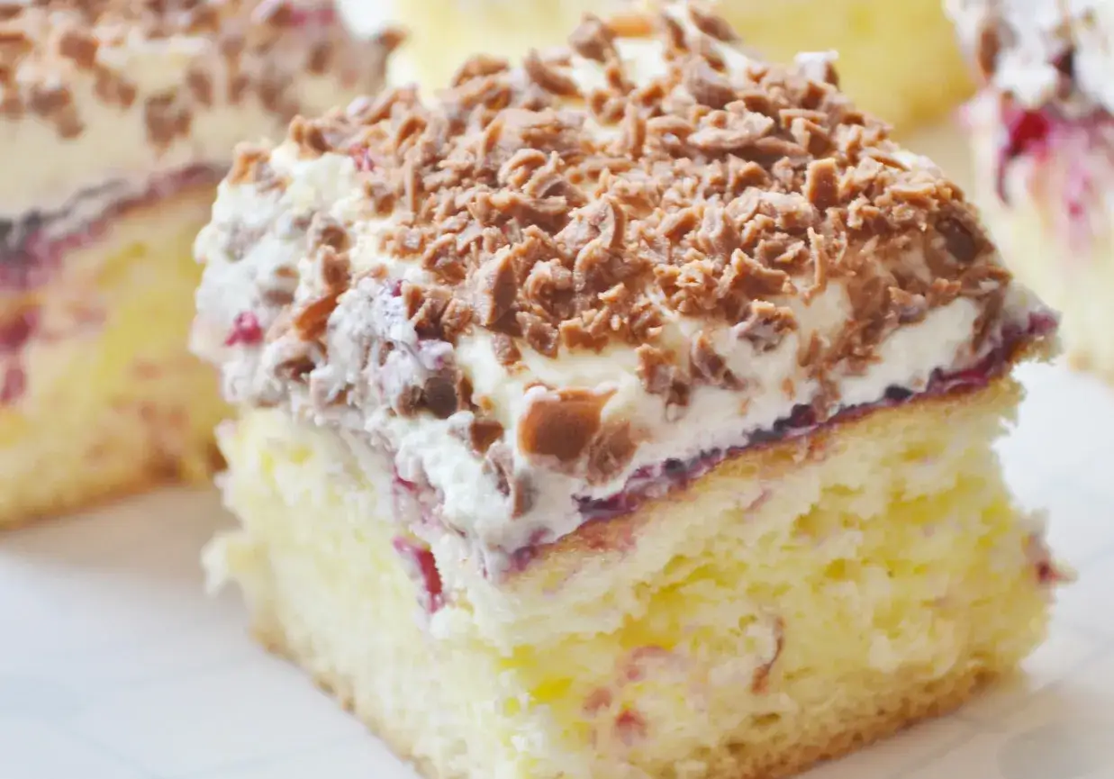 Rozpuszczające się ciasto z kremem w upale