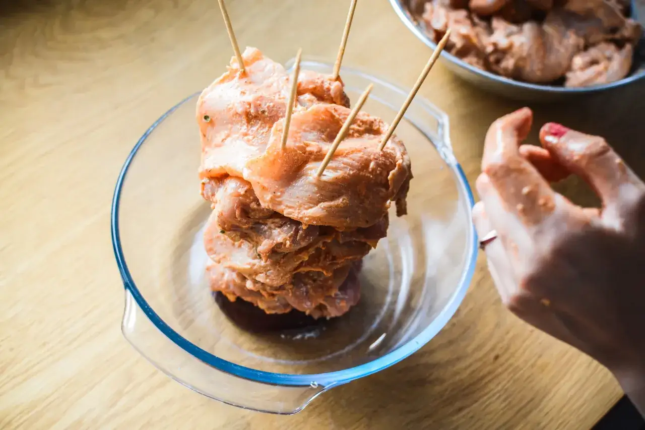 kebab z uda kurczaka na rożnie
