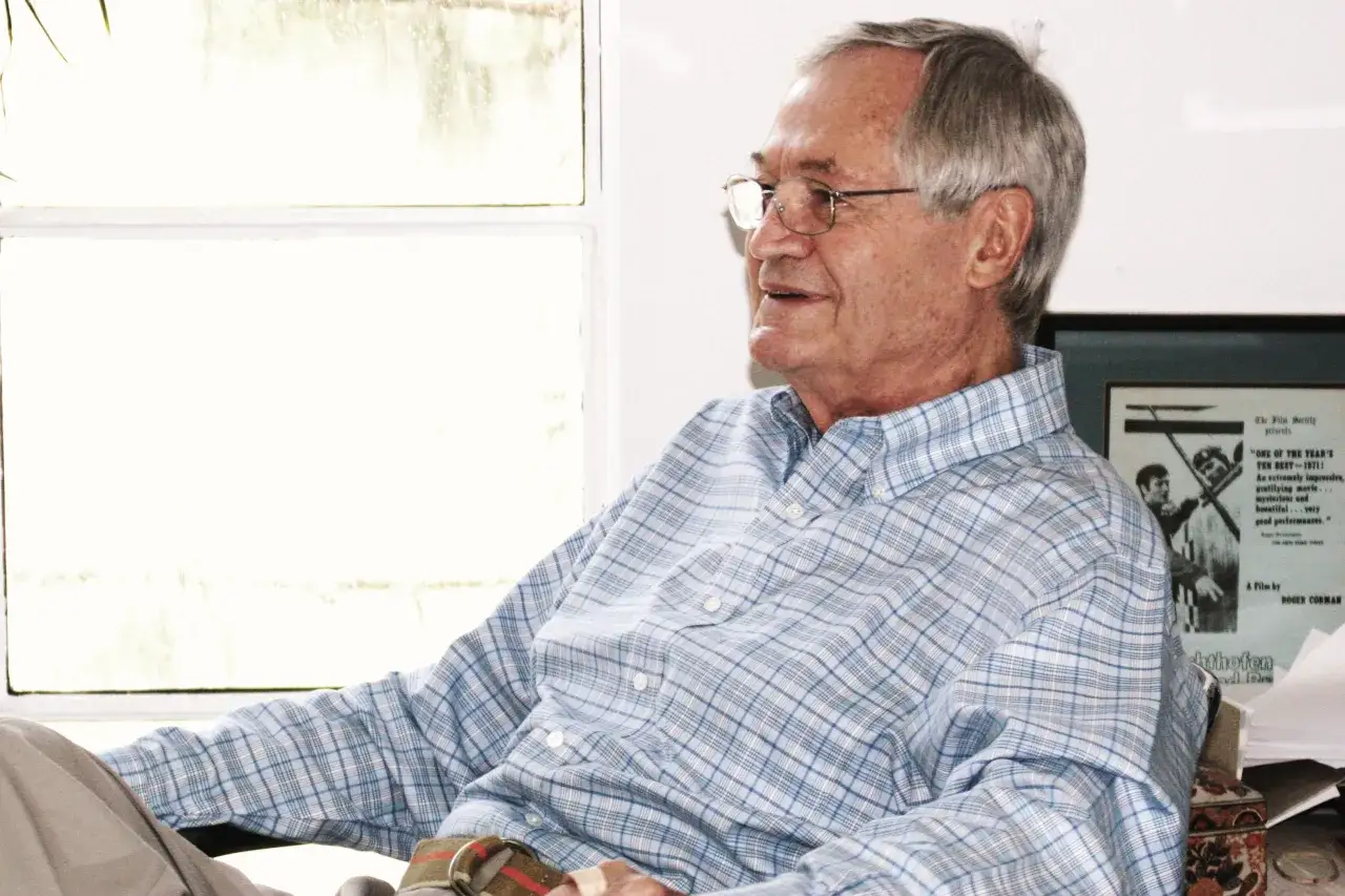 Roger Corman za kulisami, reżyser filmu klasy B na planie