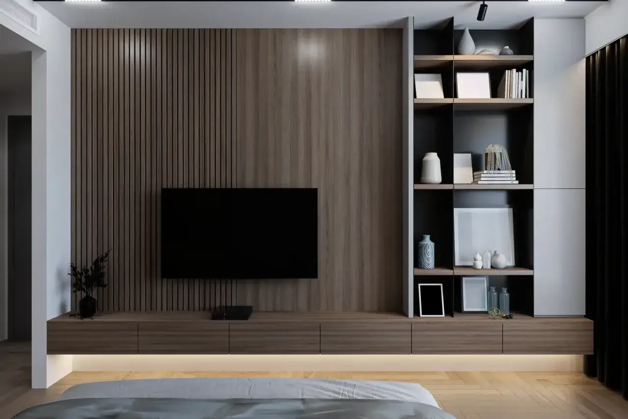 Nowoczesna ściana z telewizorem, drewniane lamele, półki z dekoracjami i ukryte oświetlenie. Idealny pomysł, jak zrobić ścianę z telewizorem.