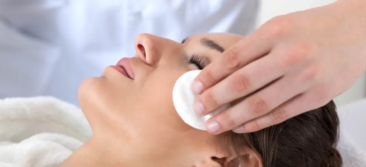 oczyszczanie i tonizacja skóry twarzy