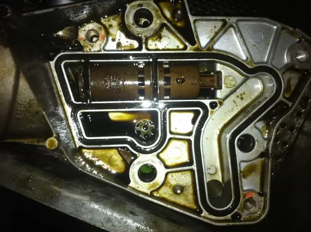 wyciek oleju spod chłodnicy oleju