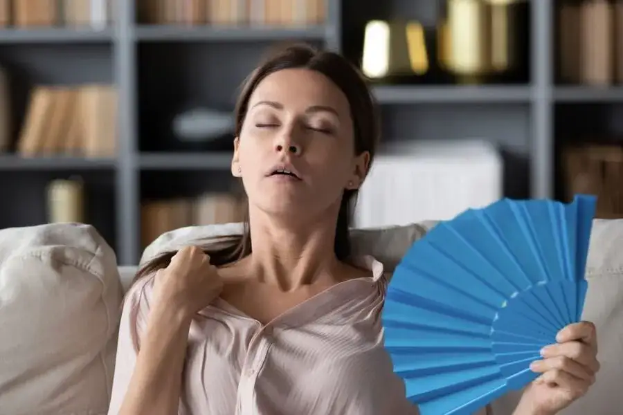 kobieta menopauza uderzenia gorąca