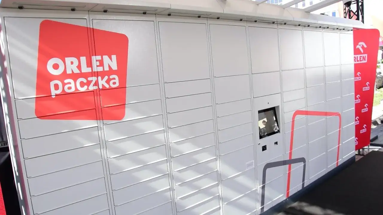 Automaty paczkowe ORLEN. Dowiedz się, jak nadac paczkę w wygodny sposób.