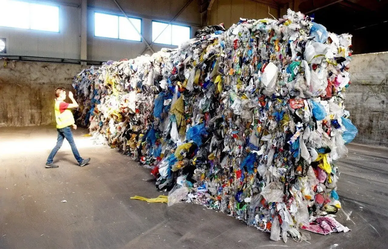 Problem odpad&oacute;w w Polsce, g&oacute;ry śmieci, niska świadomość recyklingu