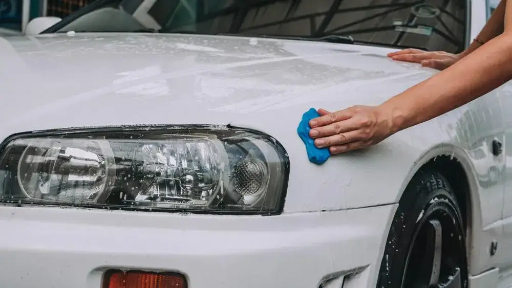 etapy dekontaminacji lakieru samochodowego