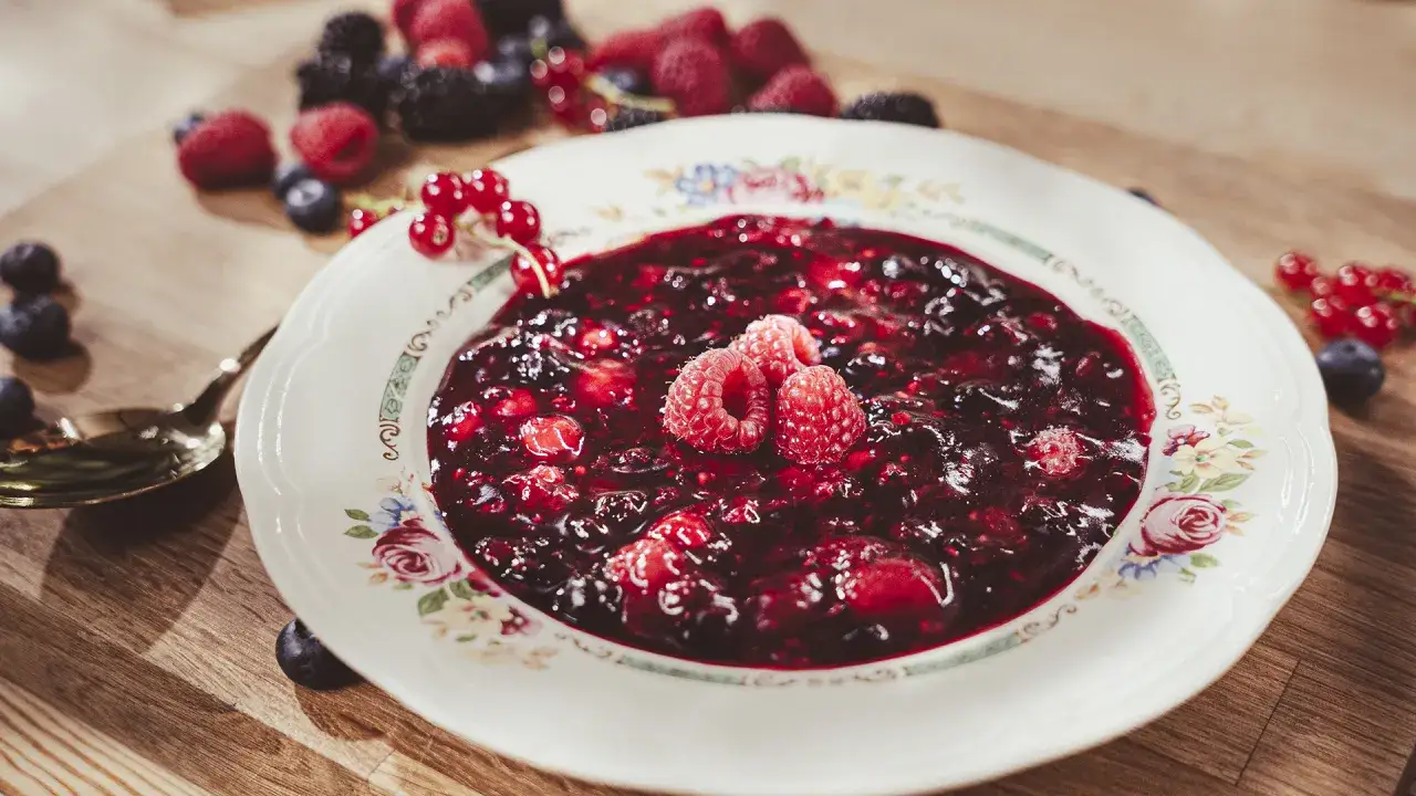 Wegański kisiel domowy z owocami