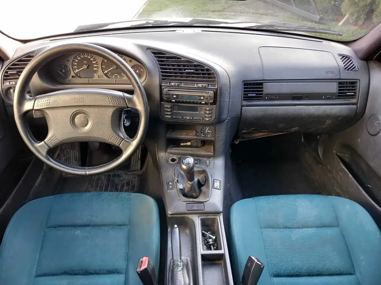 BMW E36 wnętrze kokpit