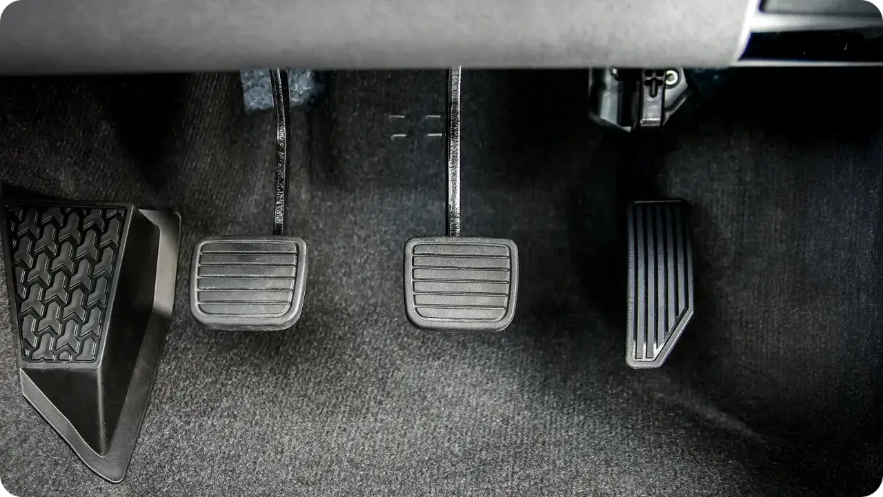 układ pedał&oacute;w samoch&oacute;d automatyczny