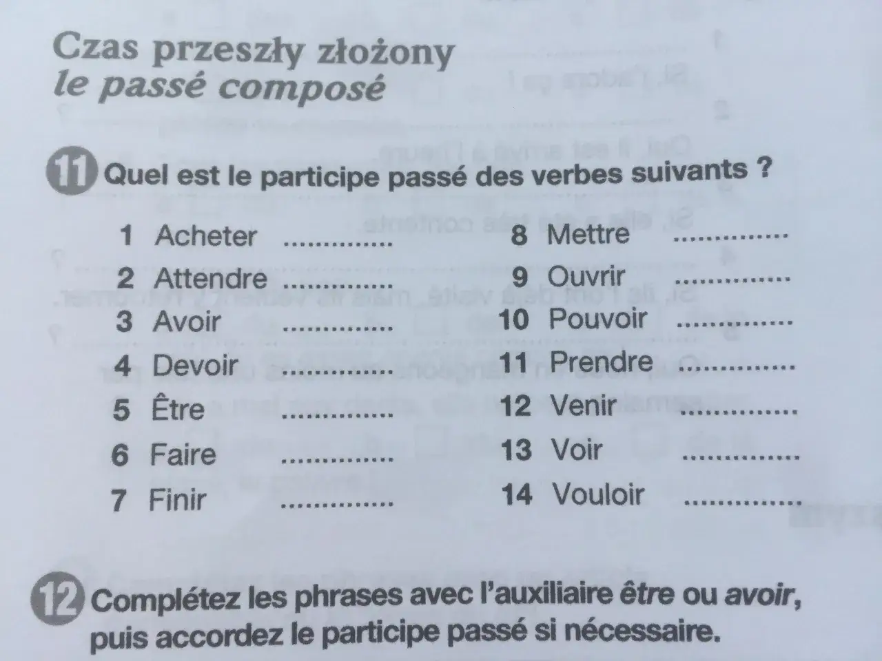 Ćwiczenia z francuskiego czasownika passé composé. Lista czasowników do uzupełnienia, np. acheter, attendre, avoir.