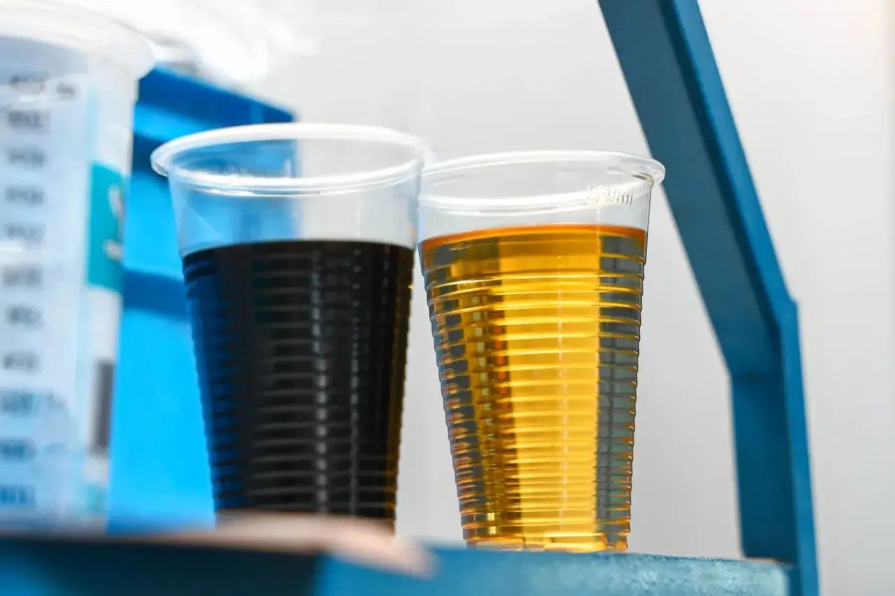 porównanie oleju ATF starego i nowego