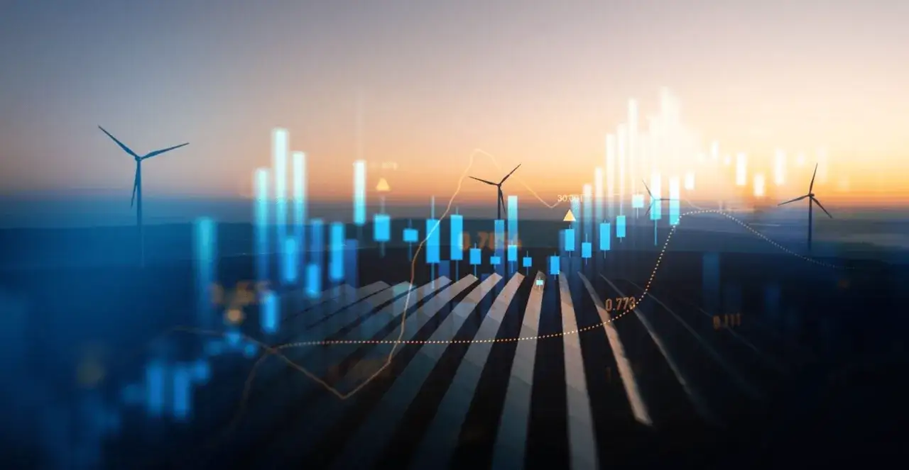 Zachód słońca nad farmą wiatrową, z nakładką wykresów finansowych. Turbiny wiatrowe symbolizują zieloną energię i inwestycje.