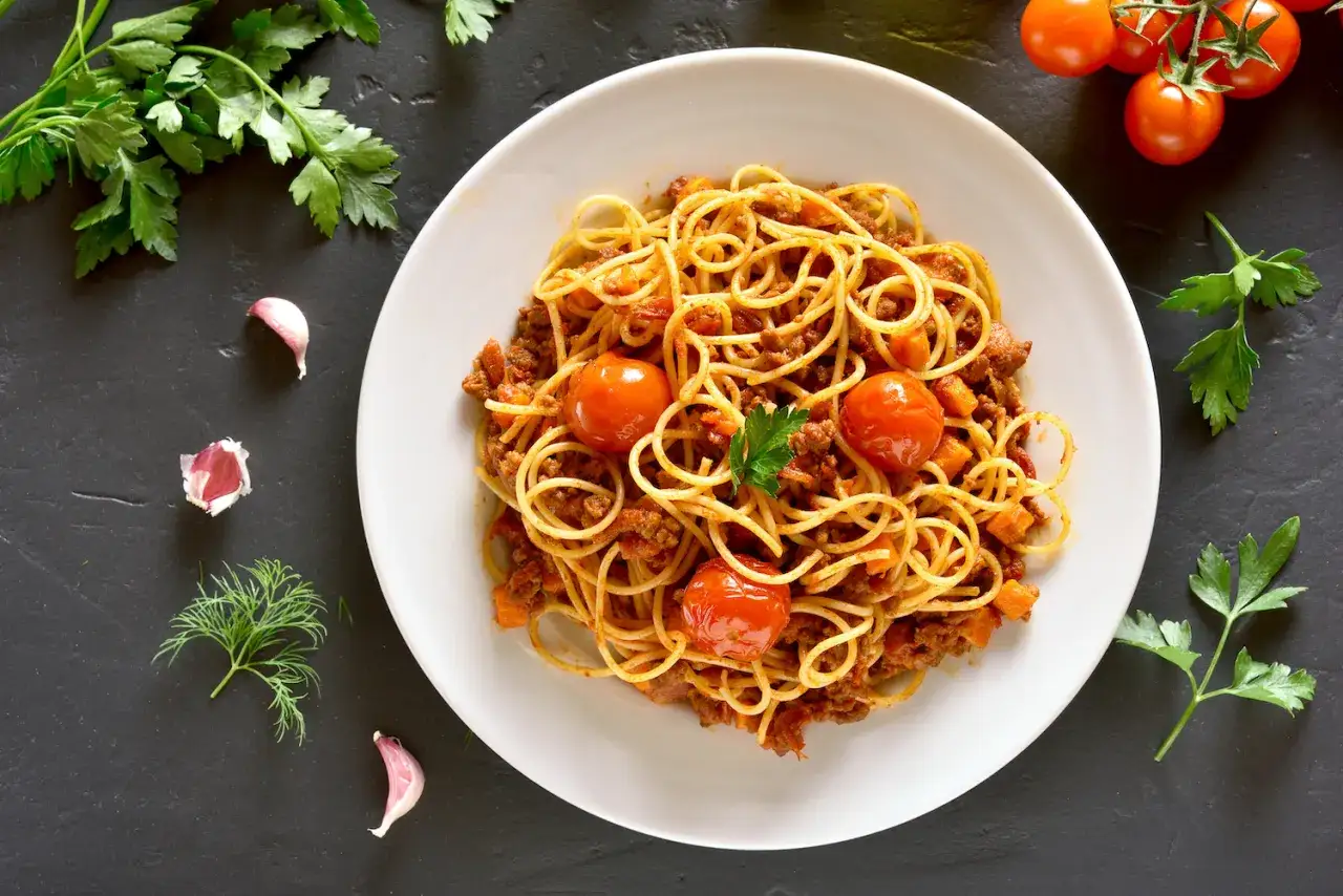 r&oacute;żne rodzaje makaronu spaghetti