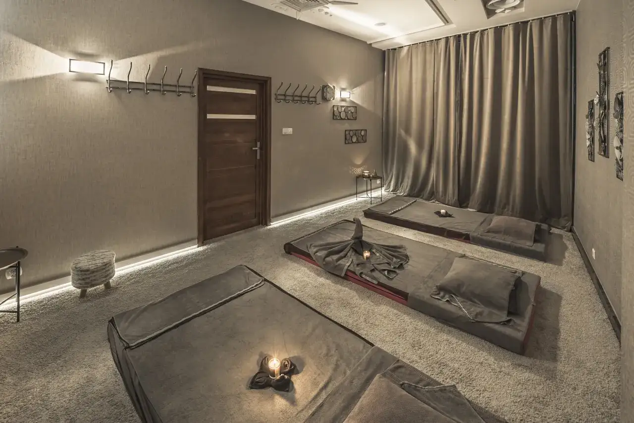 wnętrze salonu masażu balijskiego atmosfera