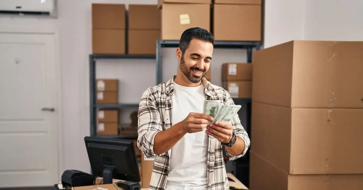 Zdjęcie Przychód pracownika: czy to kwota netto, czy brutto? Wyjaśniamy!