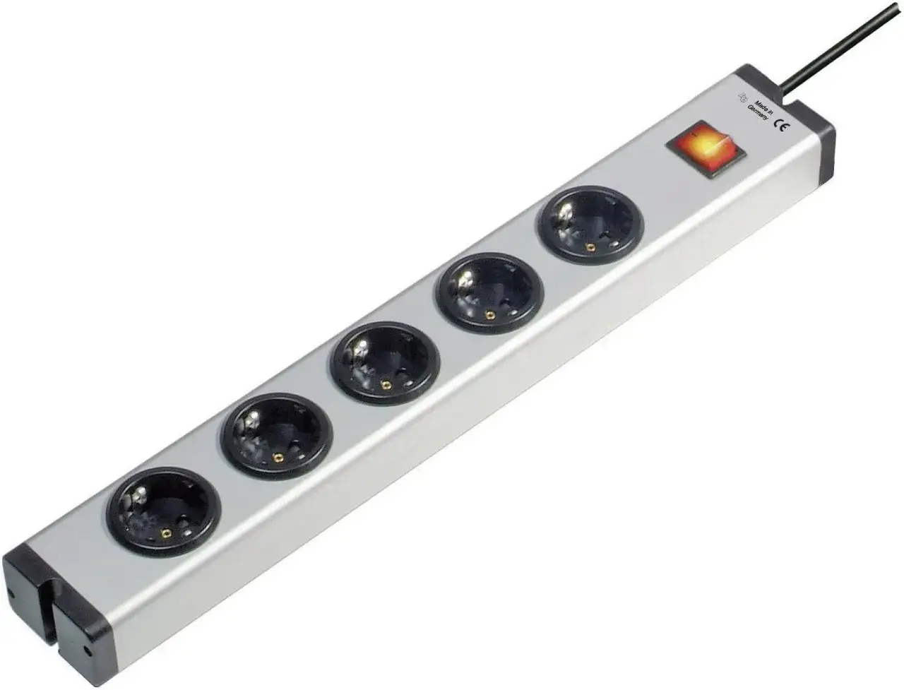 listwa zasilająca z indywidualnymi wyłącznikami