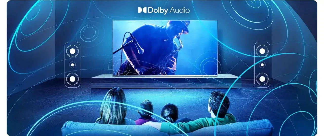 Rodzina ogląda koncert saksofonisty na ekranie TV. Dźwięk Dolby Atmos otacza ich, tworząc wrażenie obecności na koncercie.