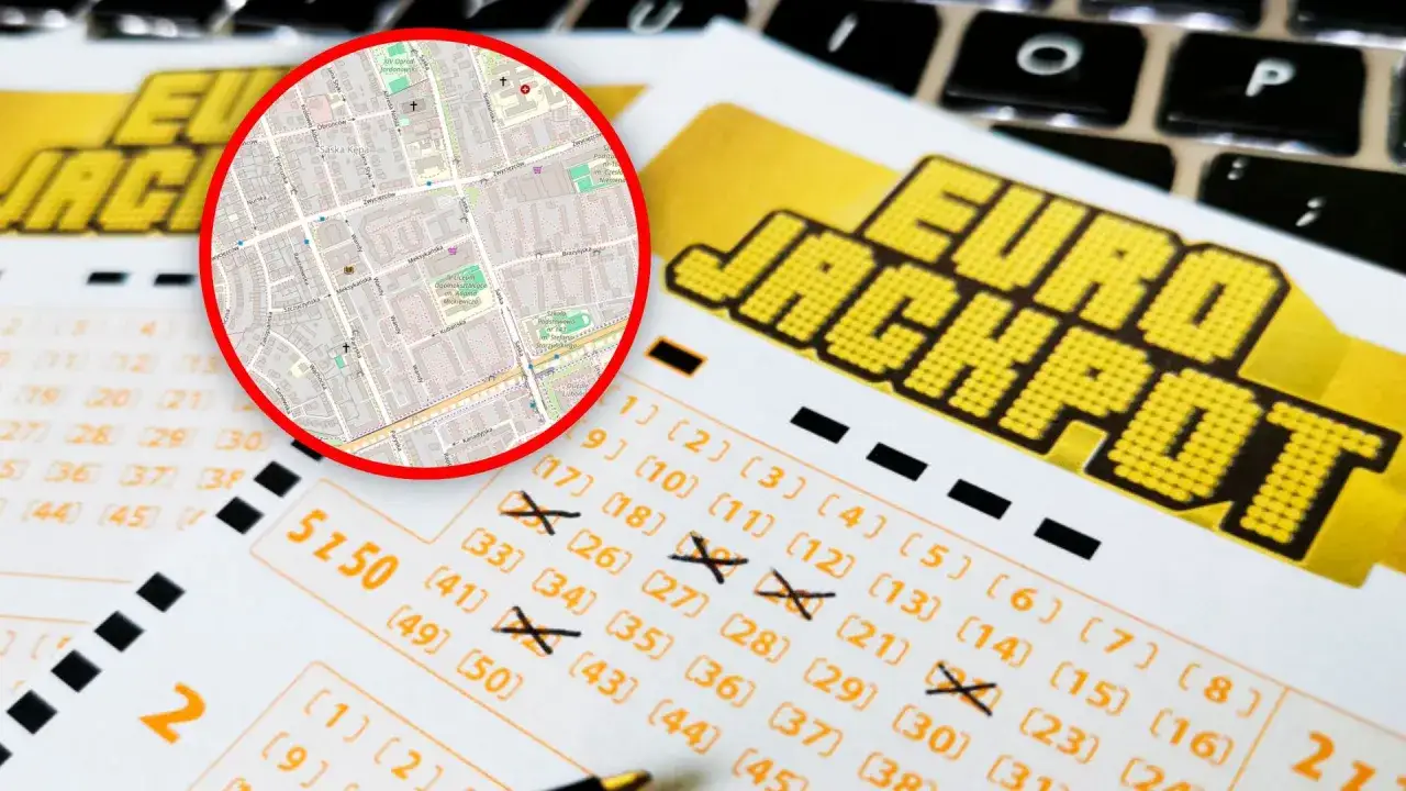Losowania Eurojackpot odbywają się dwa razy w tygodniu. Na zdjęciu kupony lotto i mapa miasta.