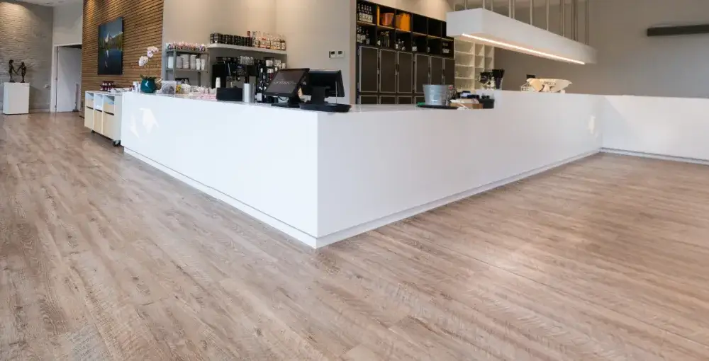 Zdjęcie Panele klejone czy pływające - co wybrać dla trwałości i oszczędności?