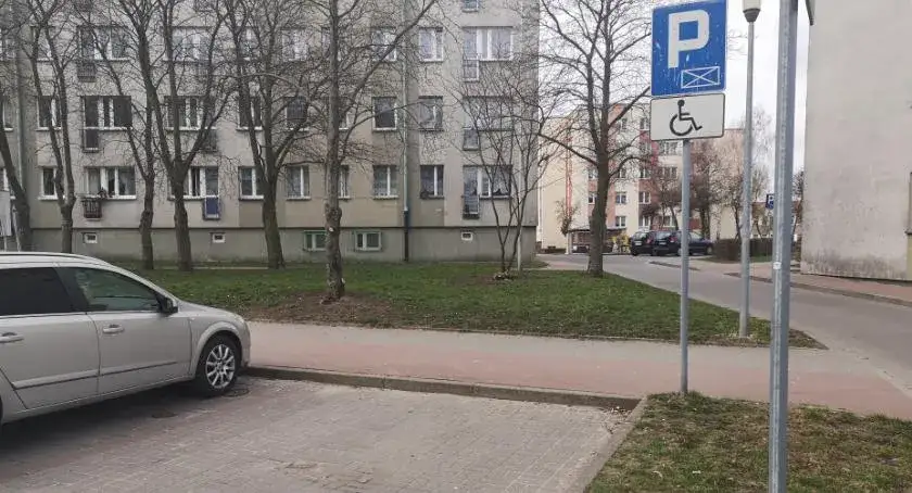 Zdjęcie Miejsce dla niepełnosprawnych przed czy za znakiem &ndash; co musisz wiedzieć