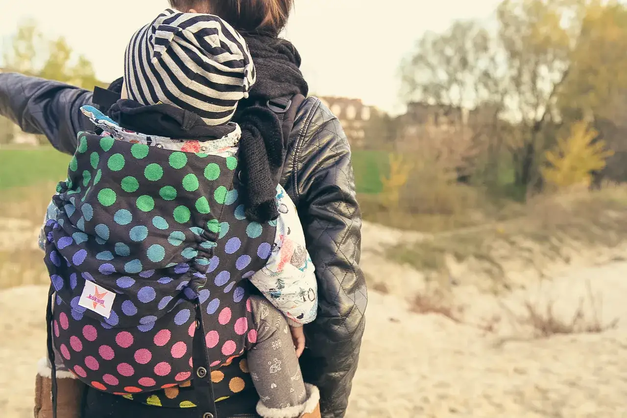 Zdjęcie Od kiedy można nosić dziecko w chuście? Ważne zasady i wskazówki