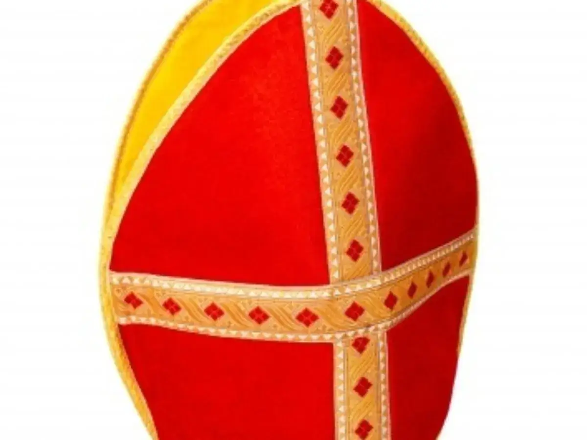 Zdjęcie Jak się nazywa czapka papieża i co oznacza jej kolorystyka