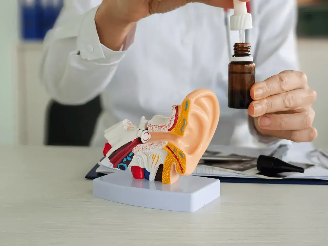 Zdjęcie Jak wycisnąć pryszcza w uchu bez ryzyka i bólu - bezpieczne metody