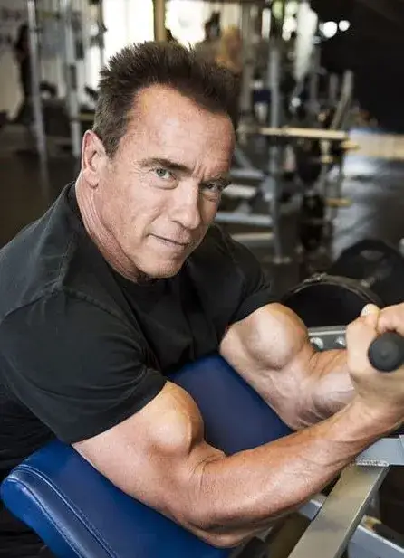 Zdjęcie Ile lat ma Arnold Schwarzenegger? Sprawdź jego wiek i niesamowitą karierę!