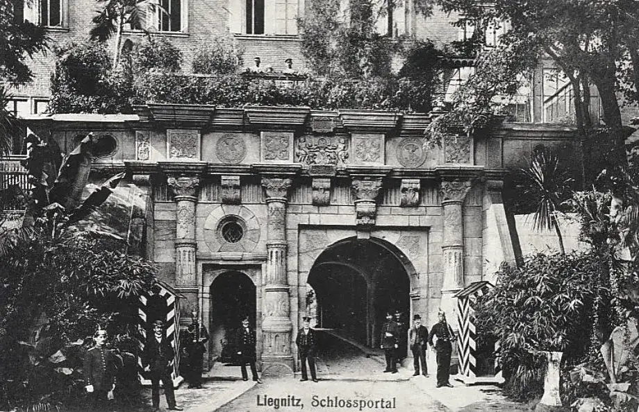 Zdjęcie Zamek Piastowski w Legnicy: Historia, Architektura i Tajemnice