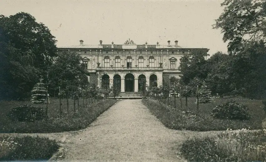 Zdjęcie Pałac w Pilicy właściciel: sekrety Barbary Piaseckiej-Johnson