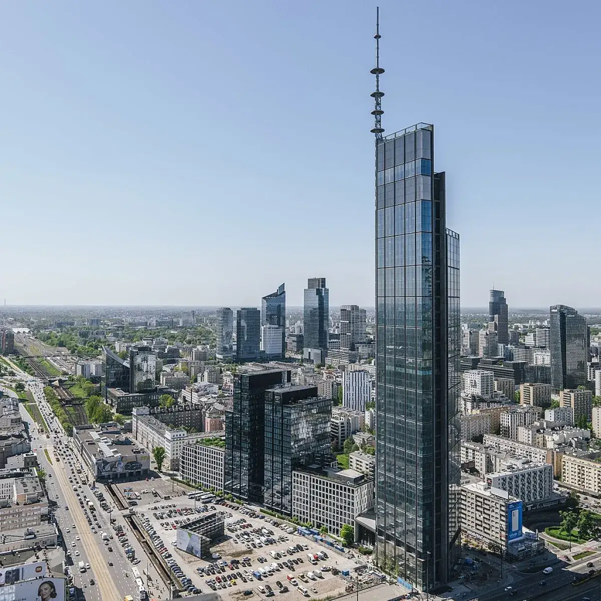 Zdjęcie Ile pięter ma najwyższy budynek w Warszawie? Zaskakujące fakty o Varso Tower