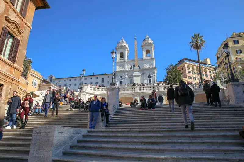 Zdjęcie Schody hiszpańskie gdzie są? Odkryj ich lokalizację i dojazd w Rzymie