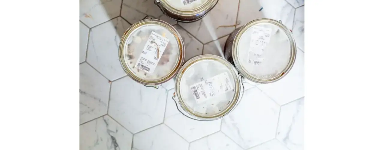 Zdjęcie Czy można pomalować kafelki? Odkryj skuteczne metody na zmianę wnętrza