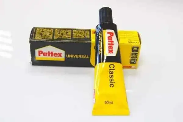 Zdjęcie Najlepszy klej do uszczelek drzwi samochodowych – Jak wybrać odpowiedni?