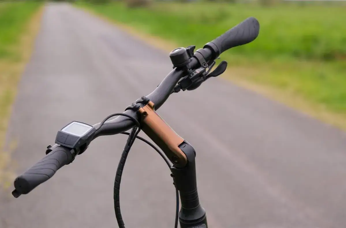 Zdjęcie Jaką kierownicę do enduro wybrać, aby poprawić komfort jazdy?