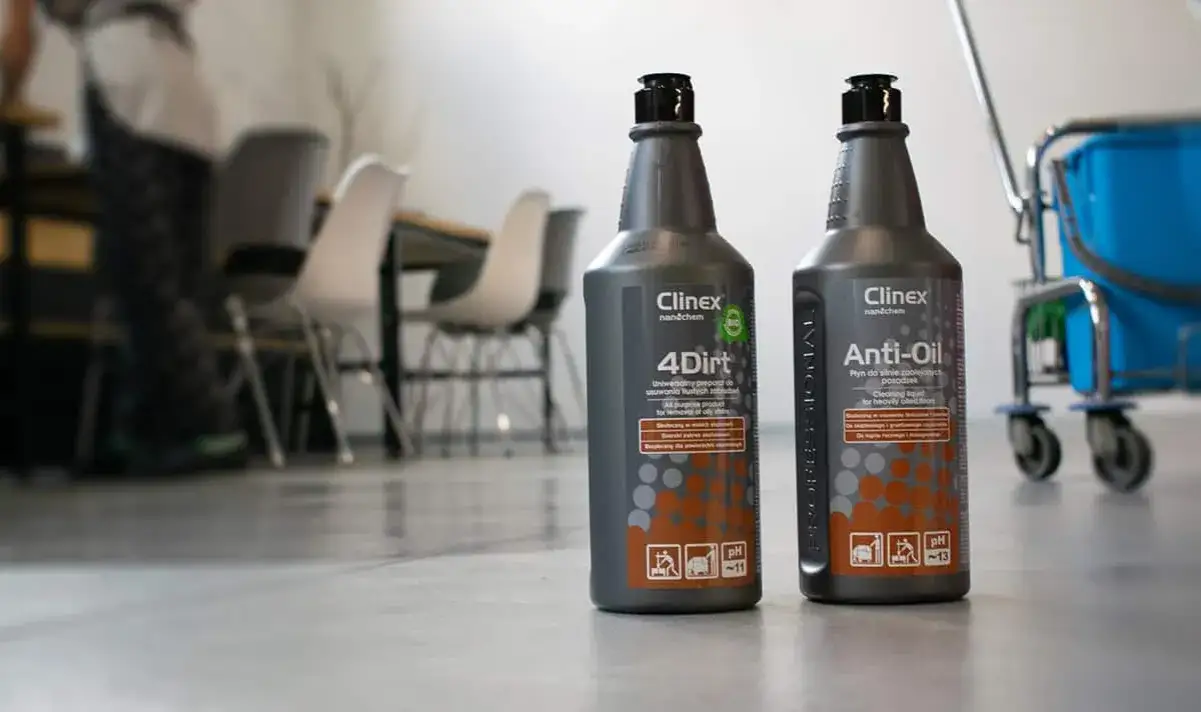 profesjonalne środki do odtłuszczania płytek i domowe sposoby