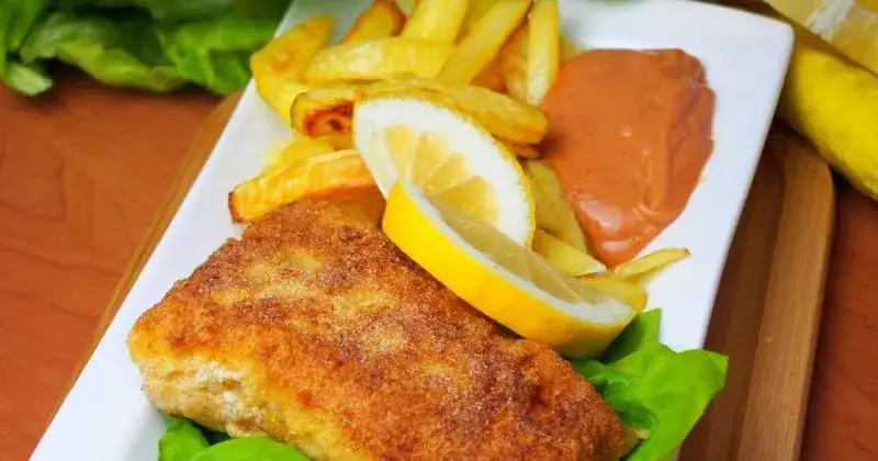 Smażona ryba z frytkami Kąty Rybackie