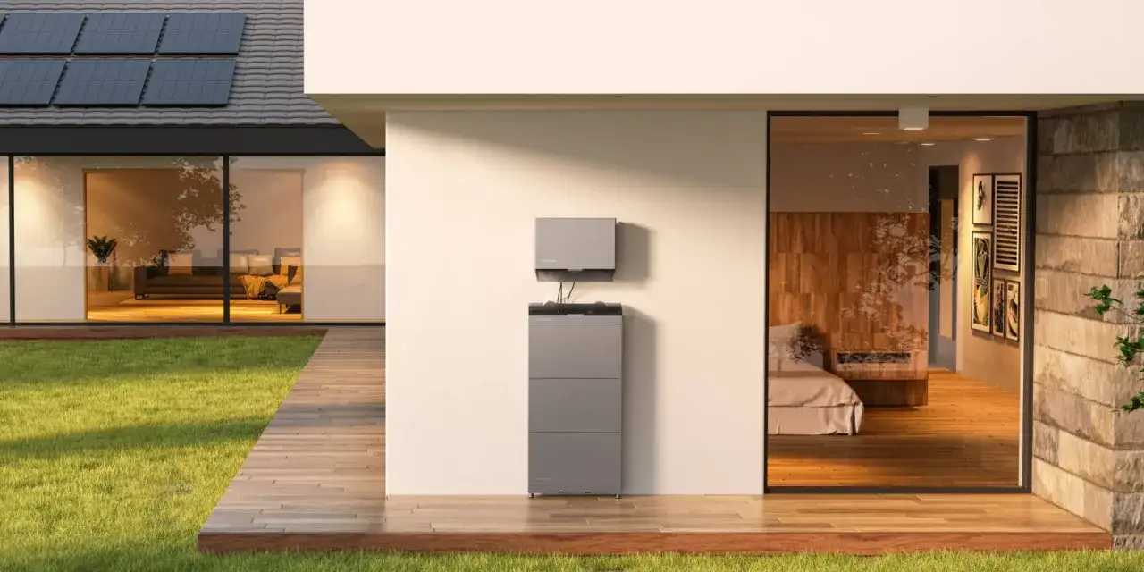 Nowoczesny magazyn energii 10kW na ile wystarczy? Zobacz, jak zasila dom z panelami słonecznymi.