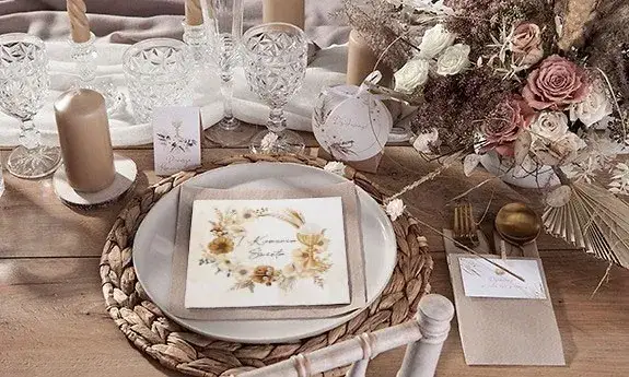 Inspiracje dekoracji stołu komunijnego w stylu boho