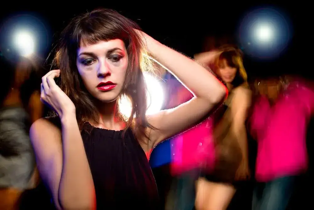 osoba doświadczająca bad tripu lub HPPD