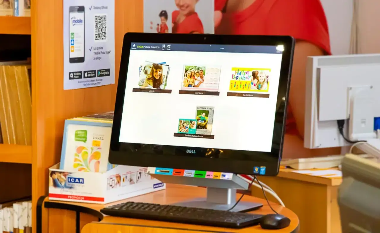 fotokiosk do wywoływania zdjęć w sklepie