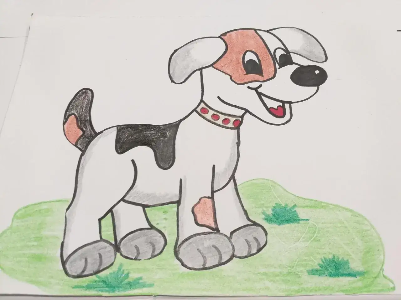 Radosny piesek na zielonej trawce, jak z wiersza 