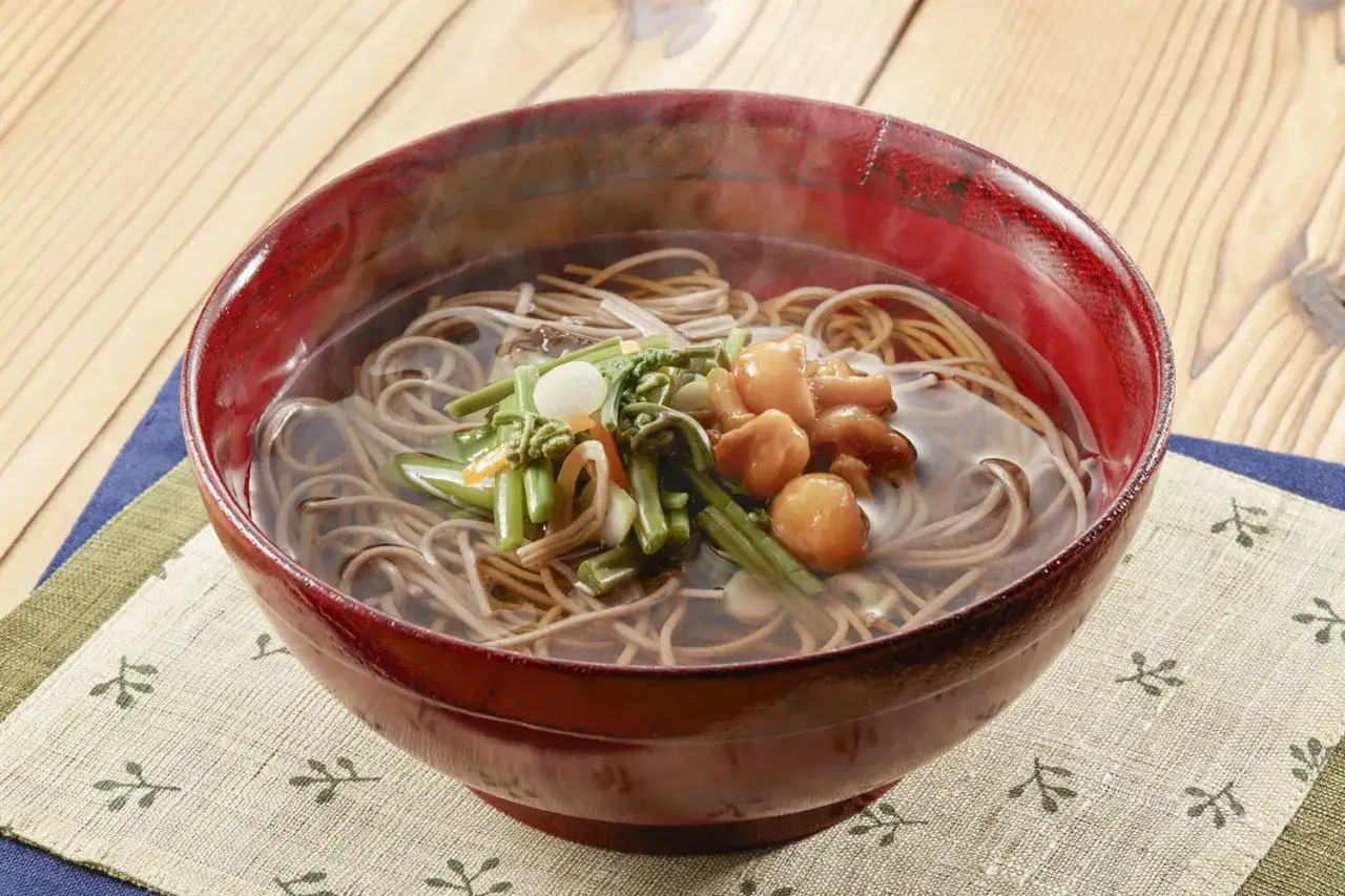 serwowanie i przechowywanie makaronu soba